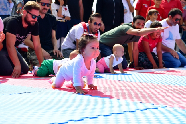 İstanbul "Ödüllü Emekleme Olimpiyatları" neşeli anlara sahne oldu